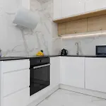Praga Arte With Parking & Balcony By Renters *