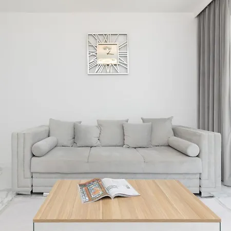 Praga Arte With Parking & Balcony By Renters דירה *