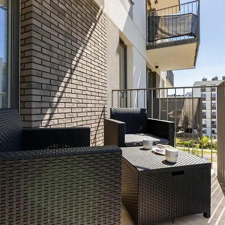 Praga Arte With Parking & Balcony By Renters דירה ורשה