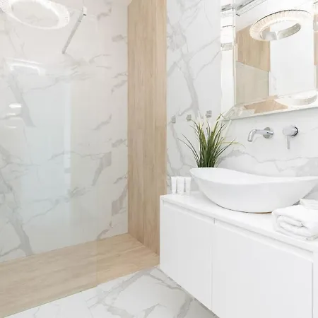 公寓 Praga Arte With Parking & Balcony By Renters