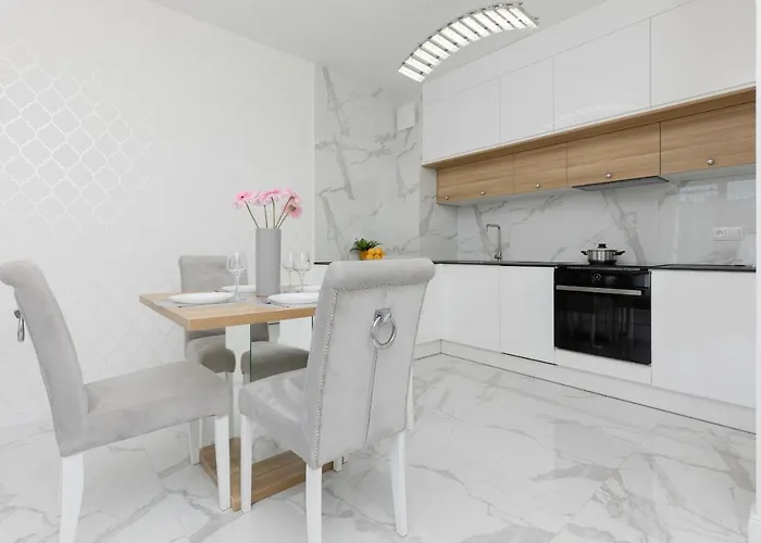 Praga Arte With Parking & Balcony By Renters Appartement Warschau