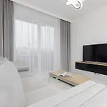Praga Arte With Parking & Balcony By Renters Apartamento