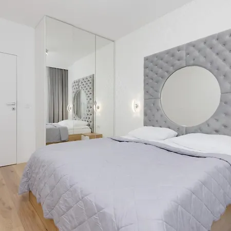 Praga Arte With Parking & Balcony By Renters